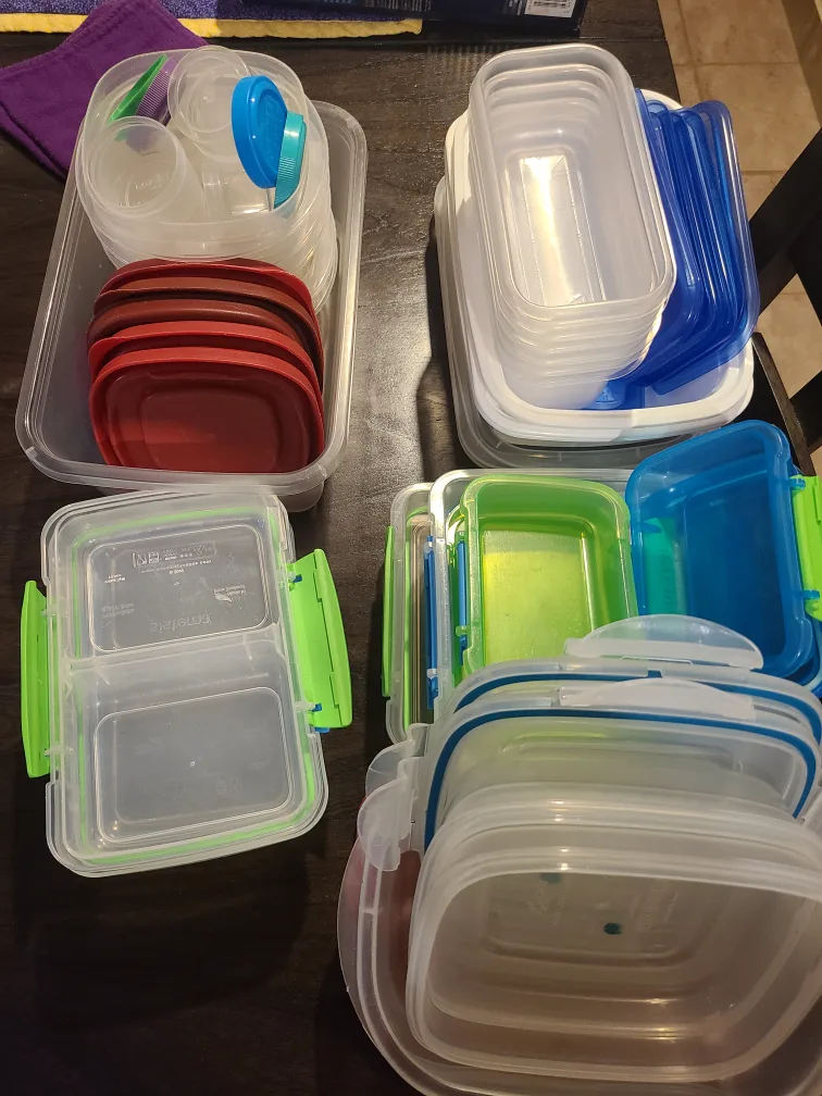 Mixed Lot of Food Storage Containers thumbnail
