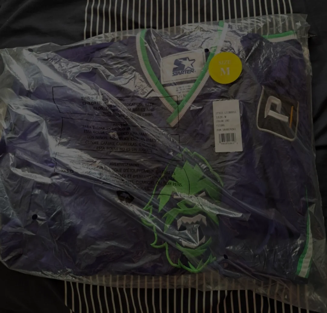 Vancouver Titans Bomber Jacket - Size M - New image indicator(3)