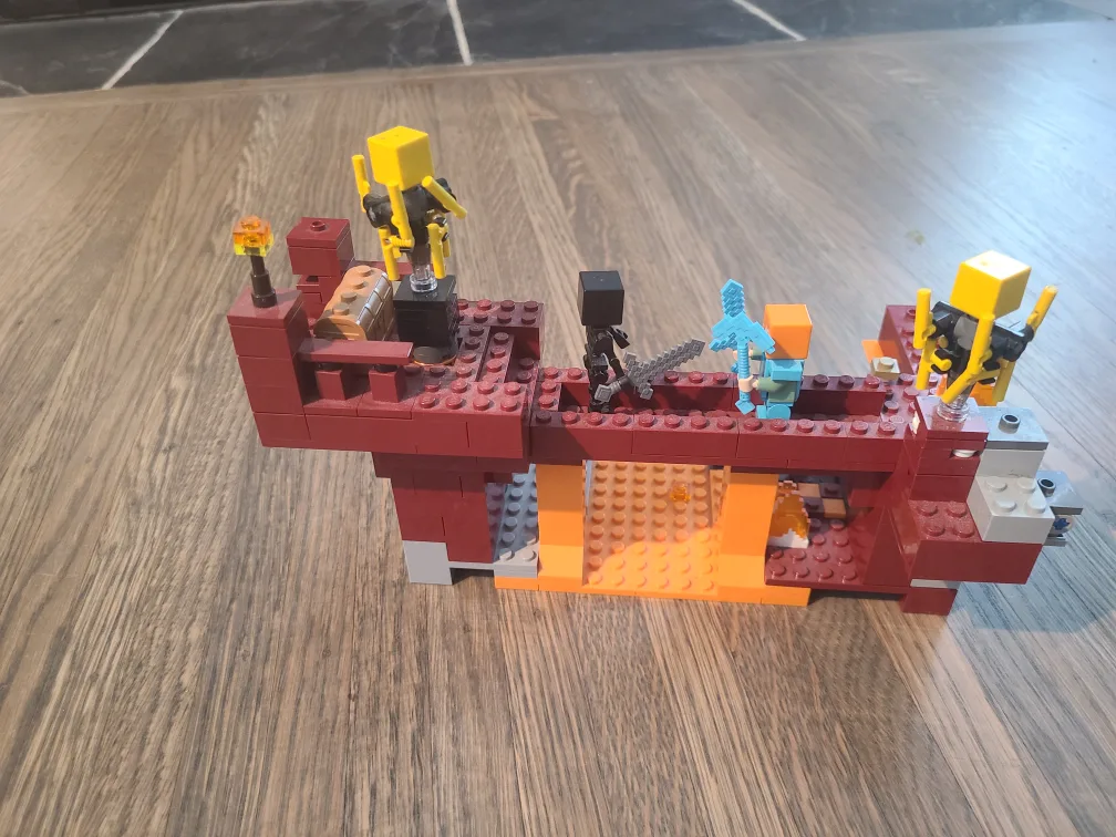 LEGO Minecraft The Nether Fortress 21184 image indicator(2)
