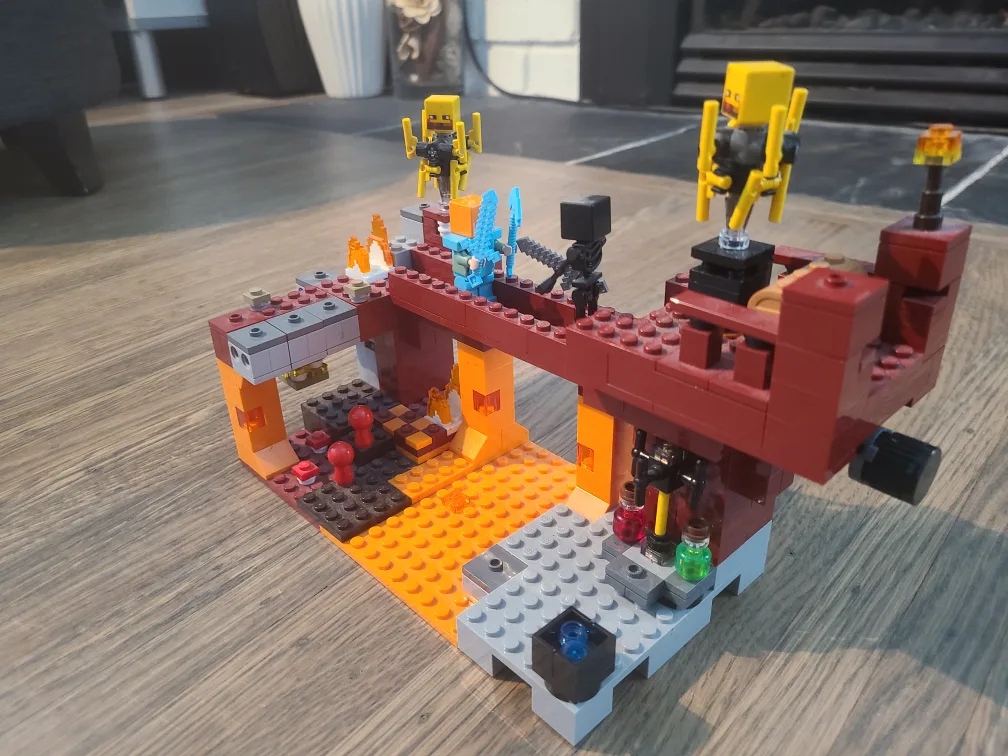 LEGO Minecraft The Nether Fortress 21184 image indicator(3)