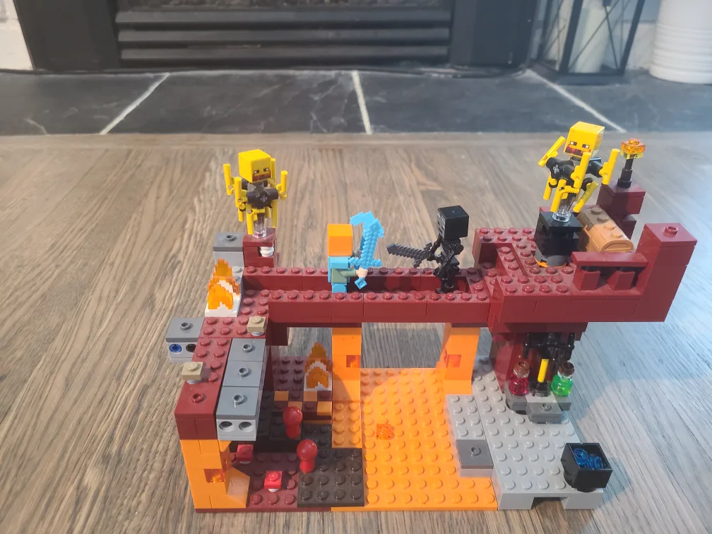 LEGO Minecraft The Nether Fortress 21184 image indicator(4)