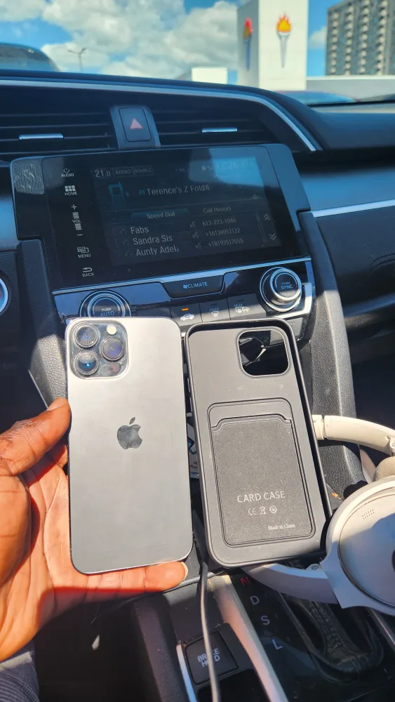 iPhone 13 Pro Max Silver, 256GB like new. umlocked image indicator(5)