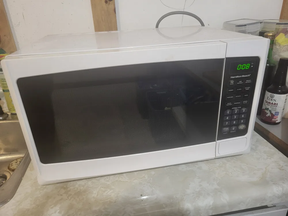 Hamilton Beach White Microwave Oven thumbnail