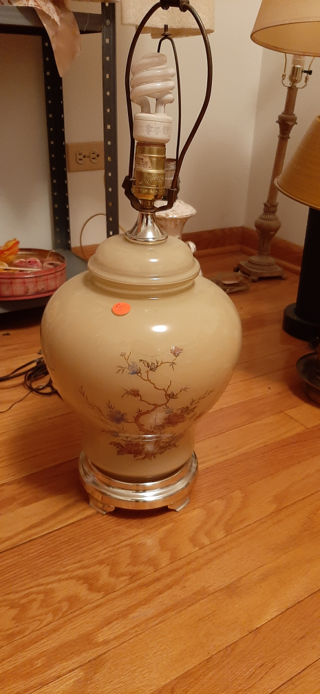 Vintage Style Floral Table Lamp
