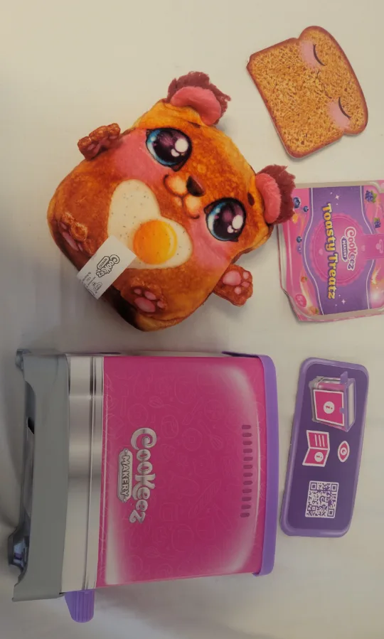 Cookeez Makery Toaster Oven & Plush Toy