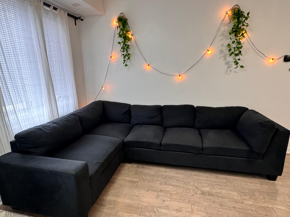FOR SALE: Beautiful & Sturdy Sectional Sofa from Leon’s - photo 2
