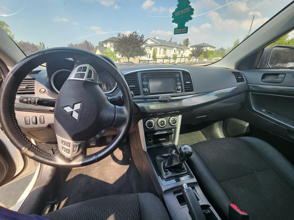2016 White Mitsubishi Lancer Sportback- 171,120 km image indicator(6)