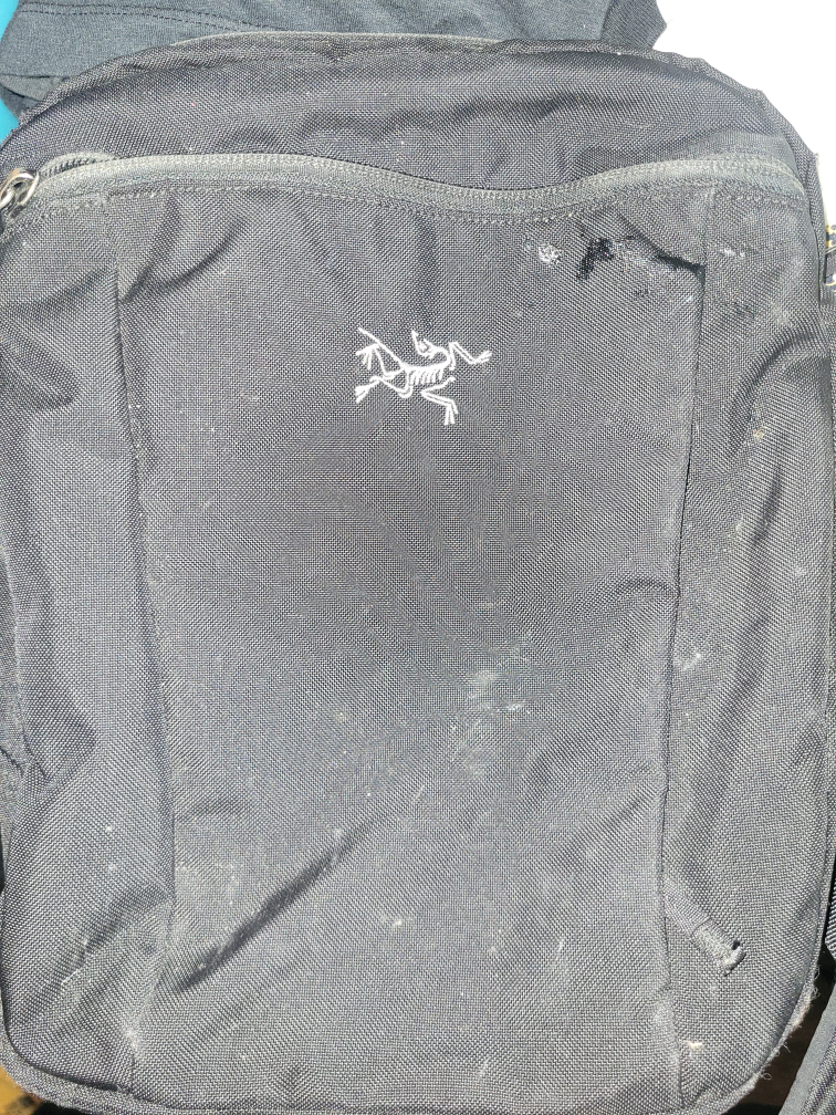 Arc'teryx Black slingbag - photo 2