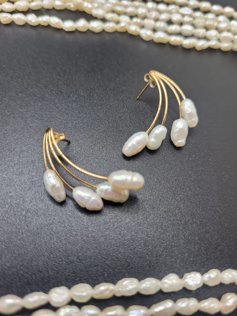 Genuine Rice Pearl Earring and Necklace Set image indicator(8)