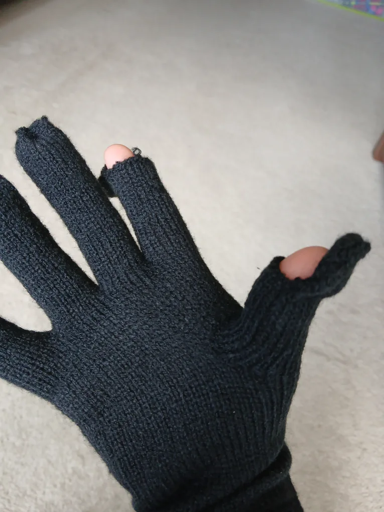 🥕#freecycle Calvin Klein black unisex gloves image indicator(7)