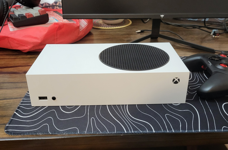Xbox Series S Console 512GB + 1 Controllers