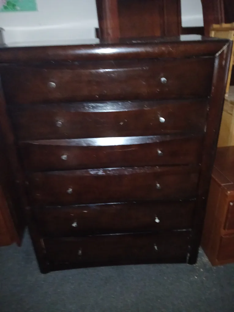 dresser thumbnail