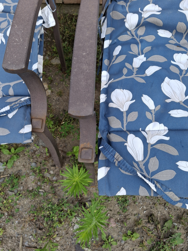 Two outdoor chairs. - photo 3