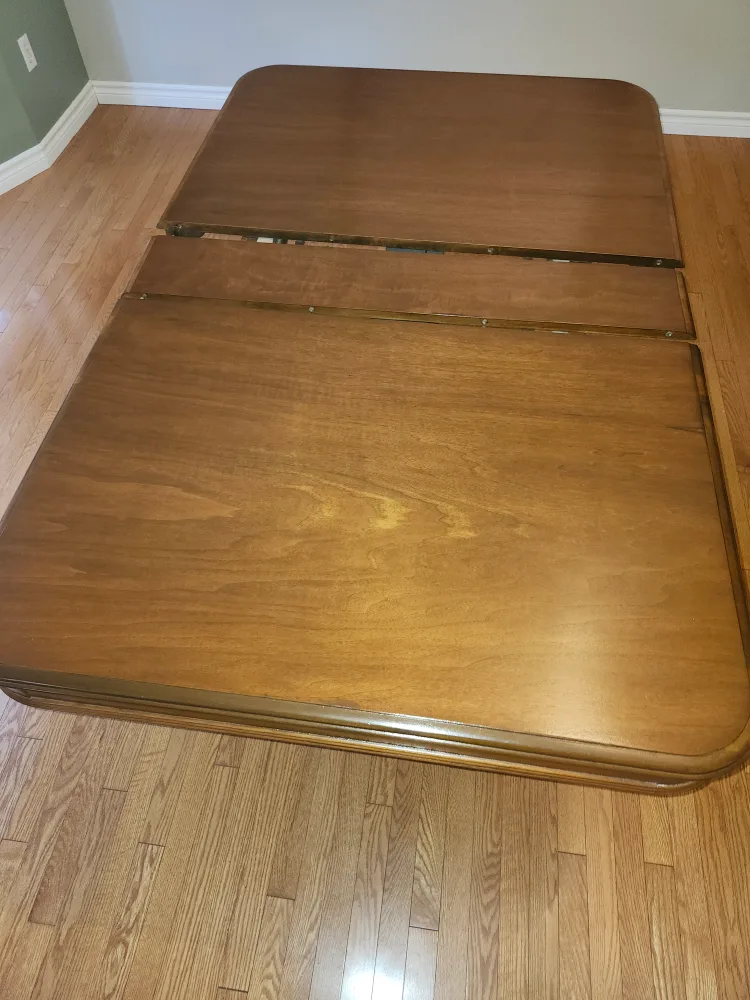 North American Furniture Dining Table & 4 Chairs image indicator(2)