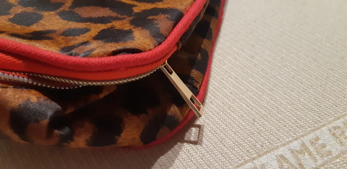 Leopard Print Makeup Bag - New image indicator(5)