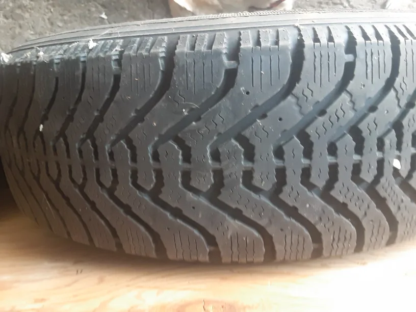 Goodyear Nordic winter 15" tires WITH rims P205 image indicator(3)