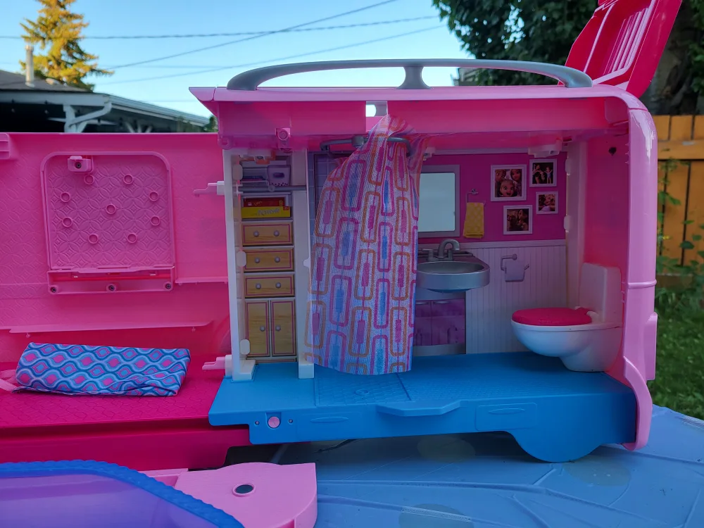 Barbie camper image indicator(3)