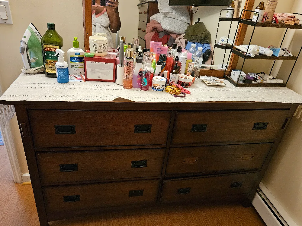 Beautiful dresser that comes mirror image indicator(2)