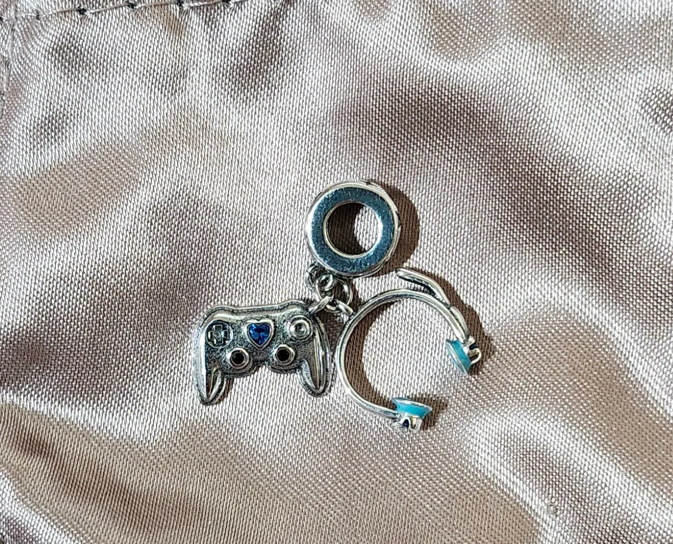 Game Controller Charm thumbnail