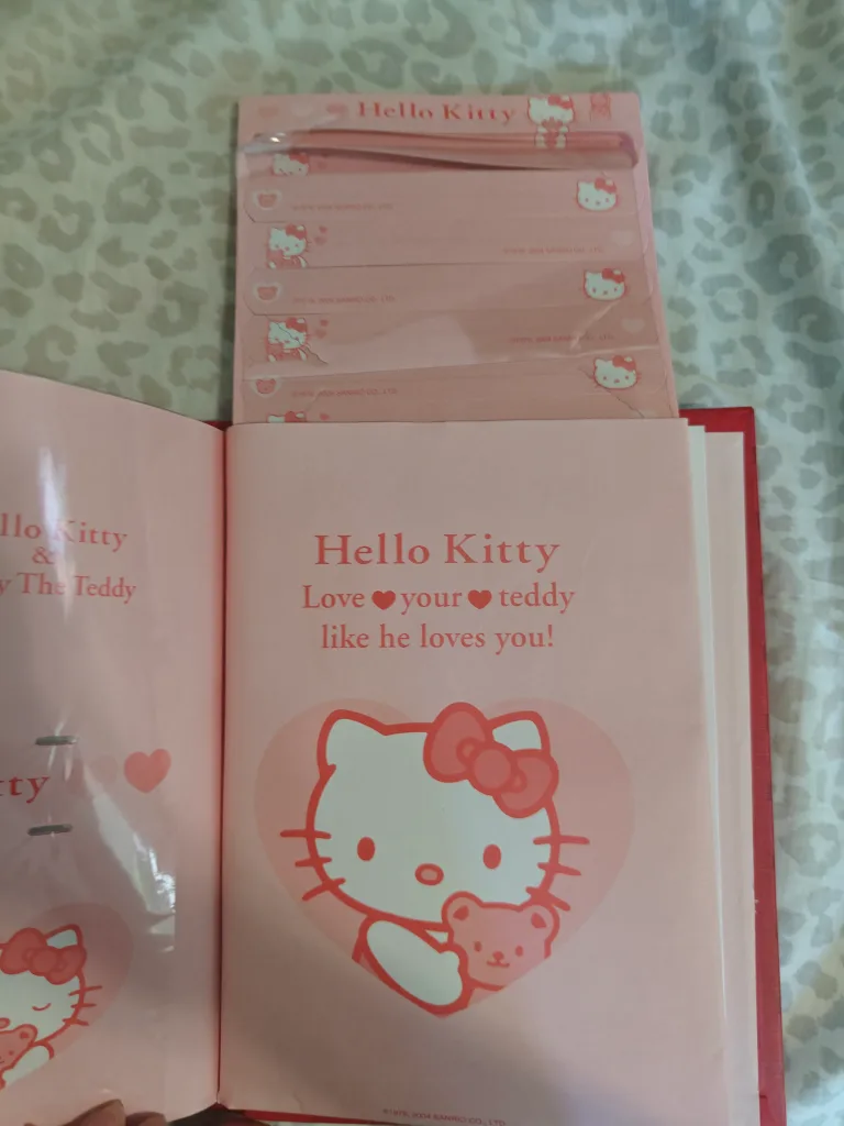 Hello Kitty Photo Album 💖🧡 image indicator(6)