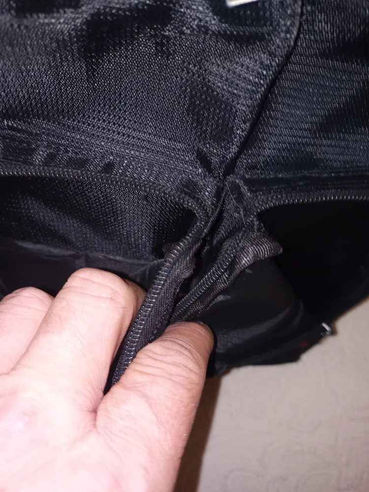 Mondaine Small Crossbody Shoulder Bag image indicator(3)