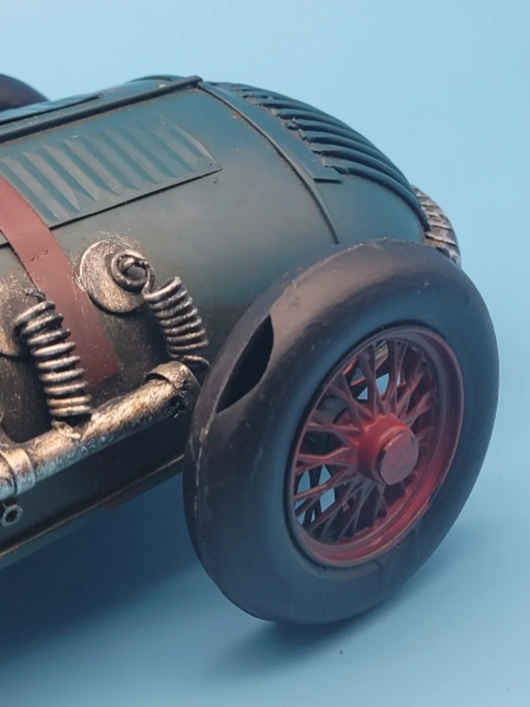 Vintage Style Formula One F1 Race Car Metal Replica Metal image indicator(7)