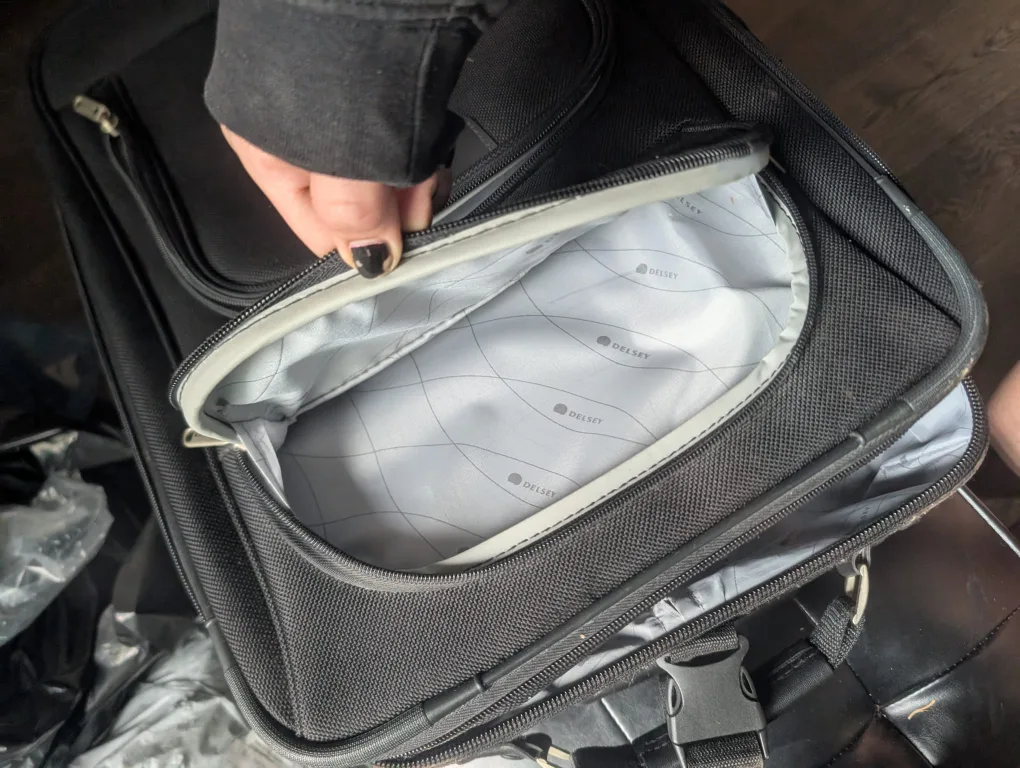 Delsey Black Carry-On Suitcase image indicator(2)