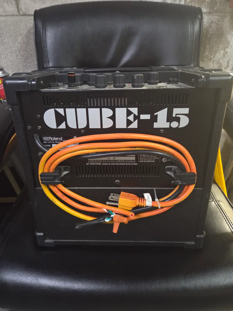 Roland Cube-15 Guitar Amplifier image indicator(4)