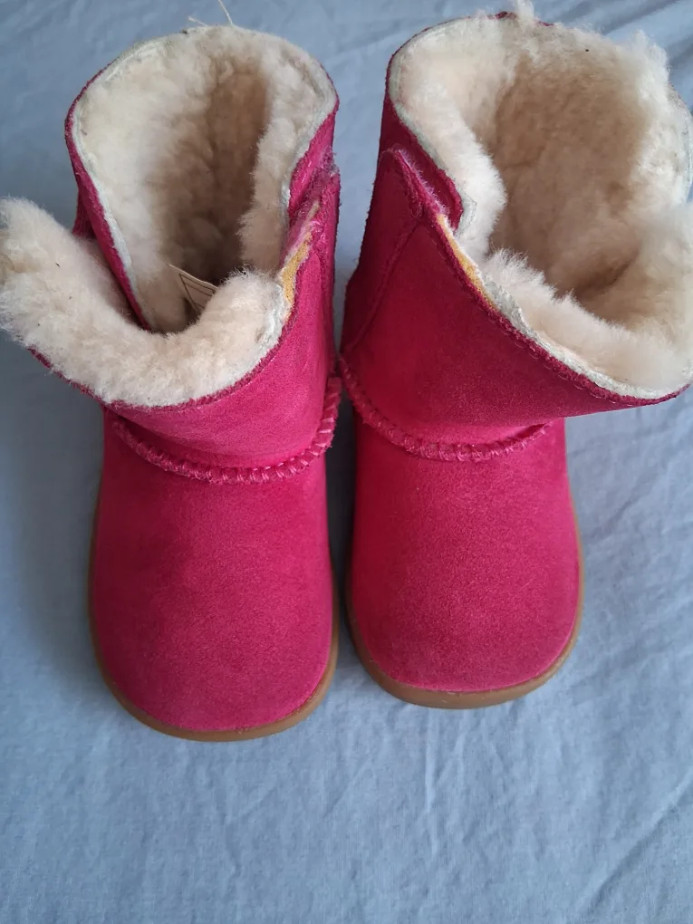 Brand New UGG Pink Toddler Boots - Size 4 image indicator(2)
