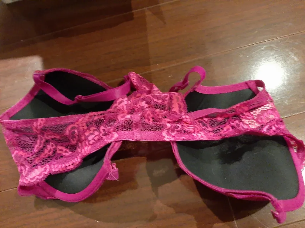 Like New Pink Lace Bra -36D image indicator(2)