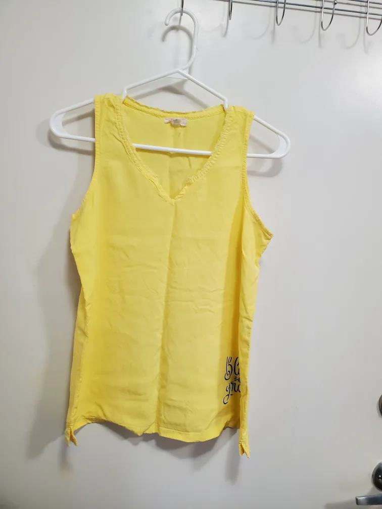 Women's Summer Clothes Bundle (6 items $12) image indicator(4)