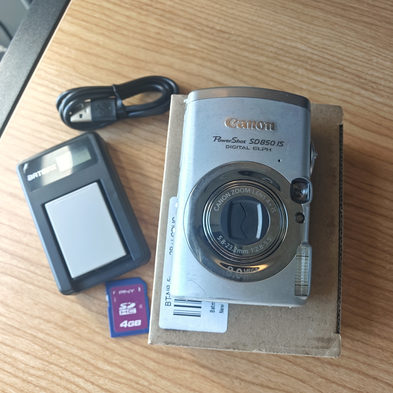 Canon PowerShot SD850 IS Digital ELPH Camera