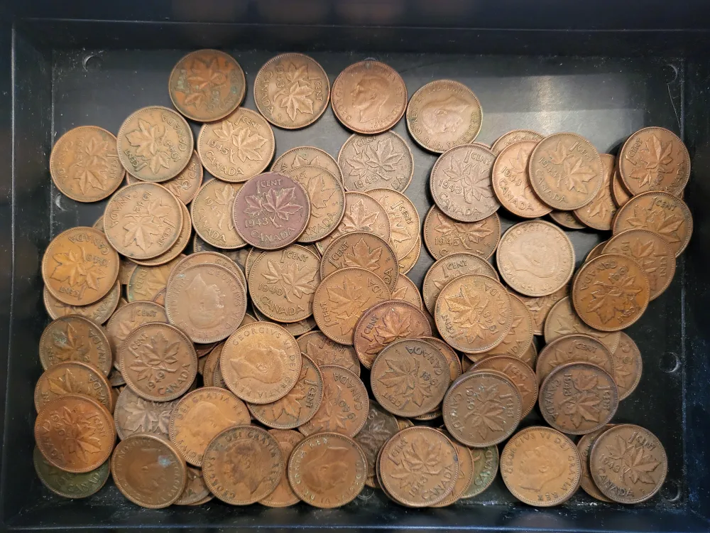 1940s Canadian Pennies Assortment image indicator(2)