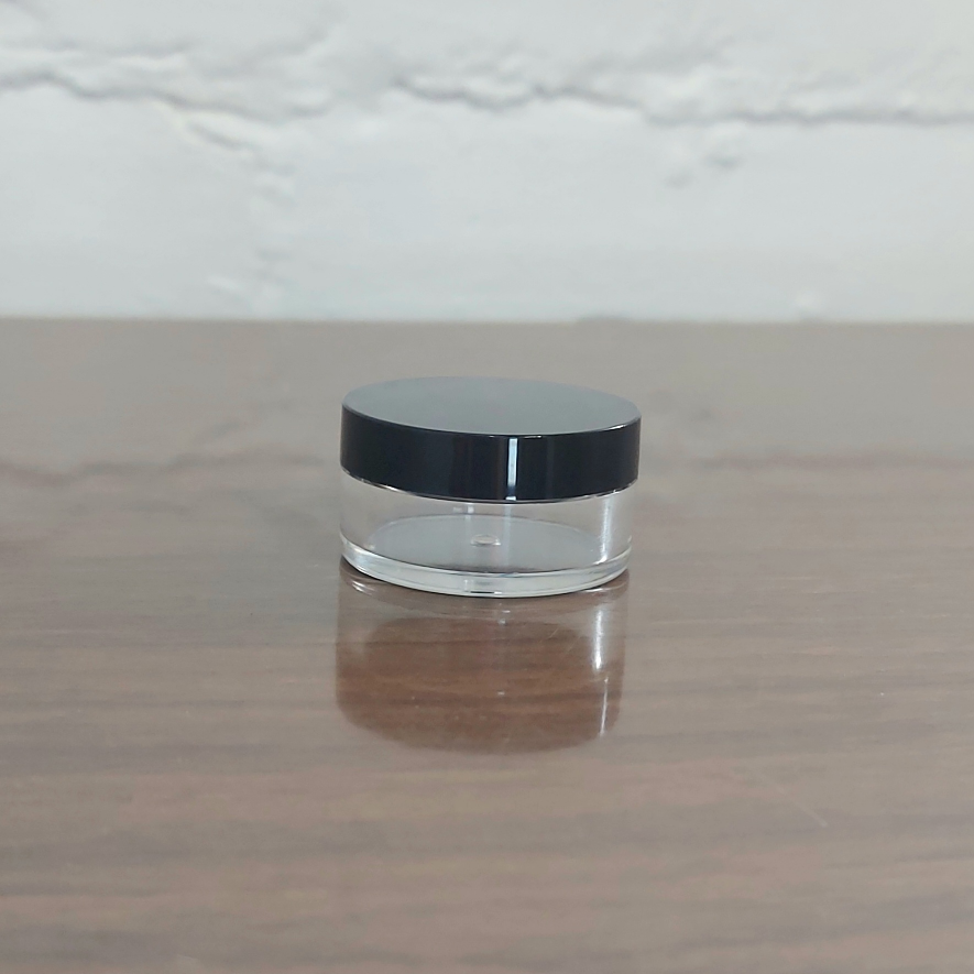 FREE small plastic container with lid - photo 2