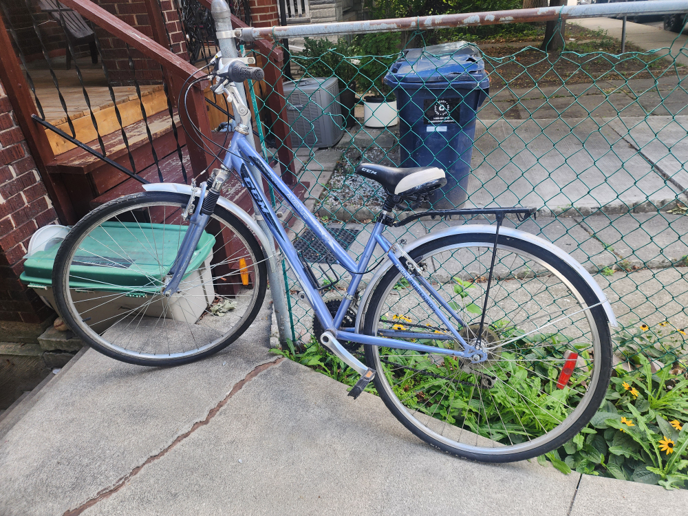 CCM Avenue Bike - Shimano 6 Speed