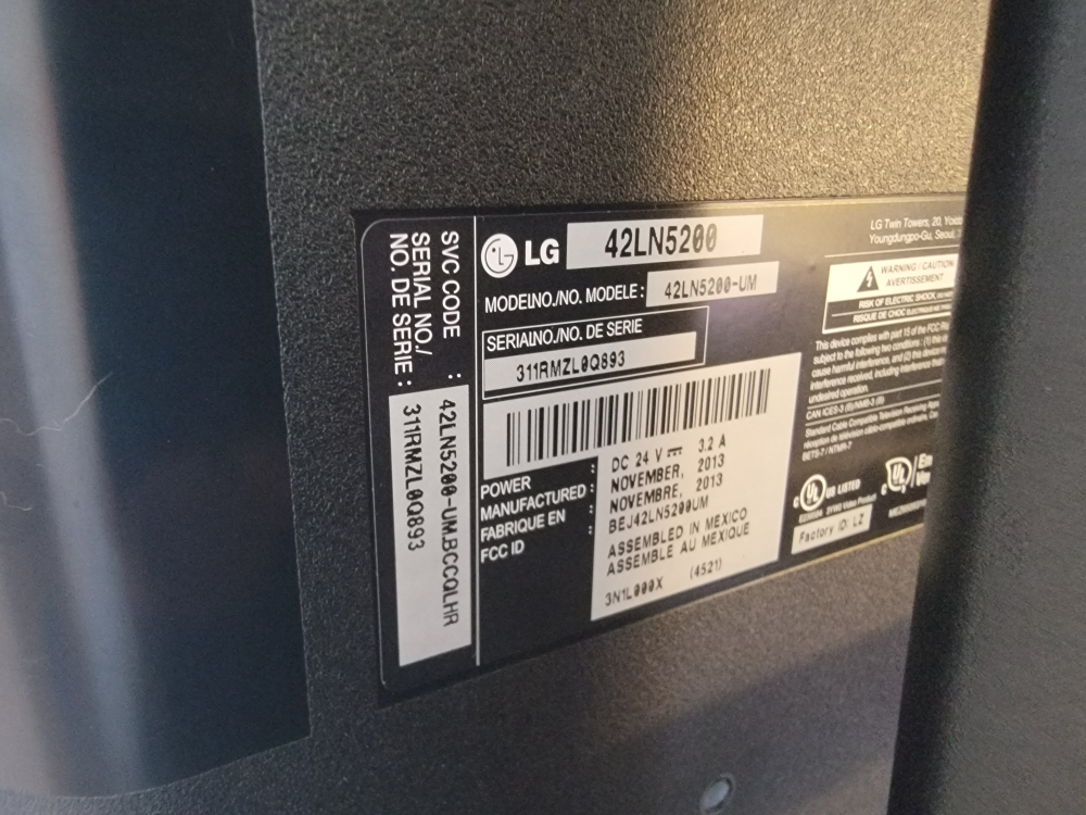 LG 42-inch TV - photo 2