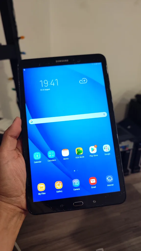 Samsung Galaxy tab a 2016 thumbnail