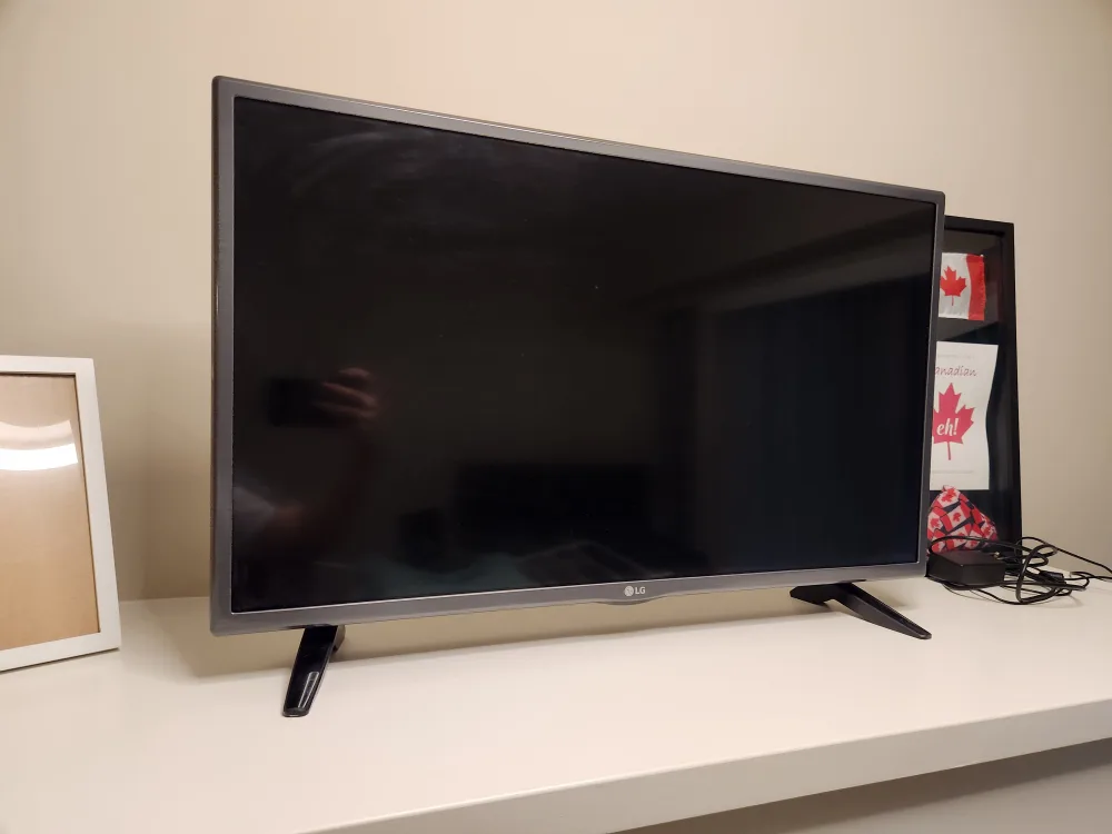 LG 32" HD LED TV - Great Condition! thumbnail