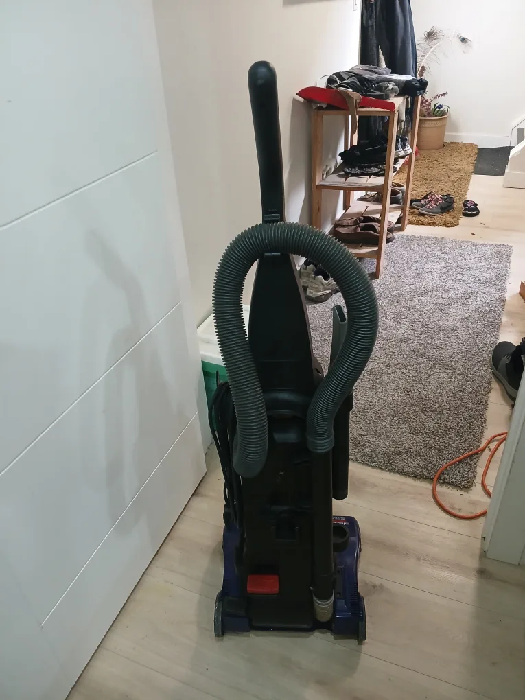 Bissell PowerForce Bagless Vacuum image indicator(2)