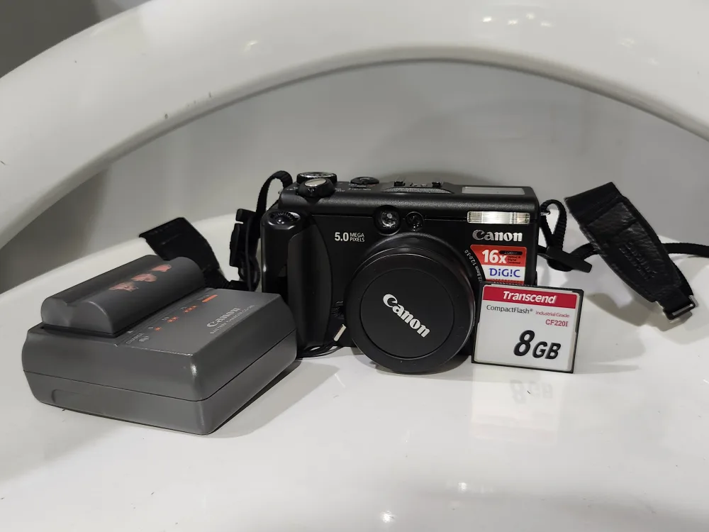 Canon PowerShot G5 5.0 Digital Camera thumbnail