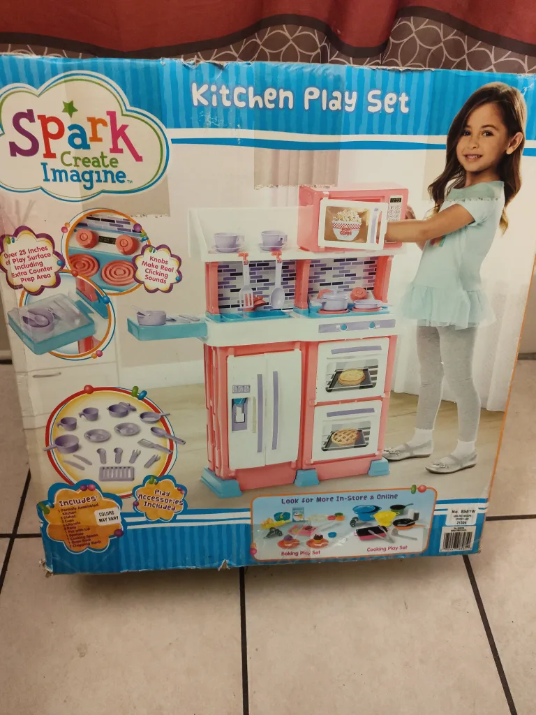 Kitchen Play Set (IN BOX NEVER OPENED) image indicator(7)
