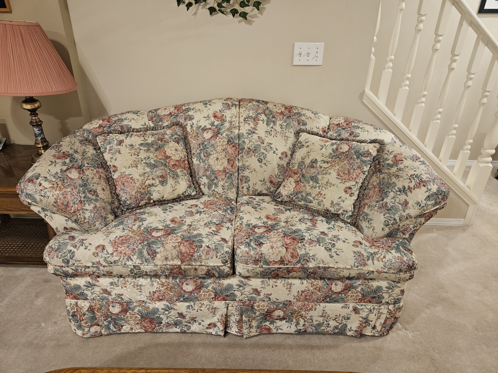 Floral Loveseat / sofa