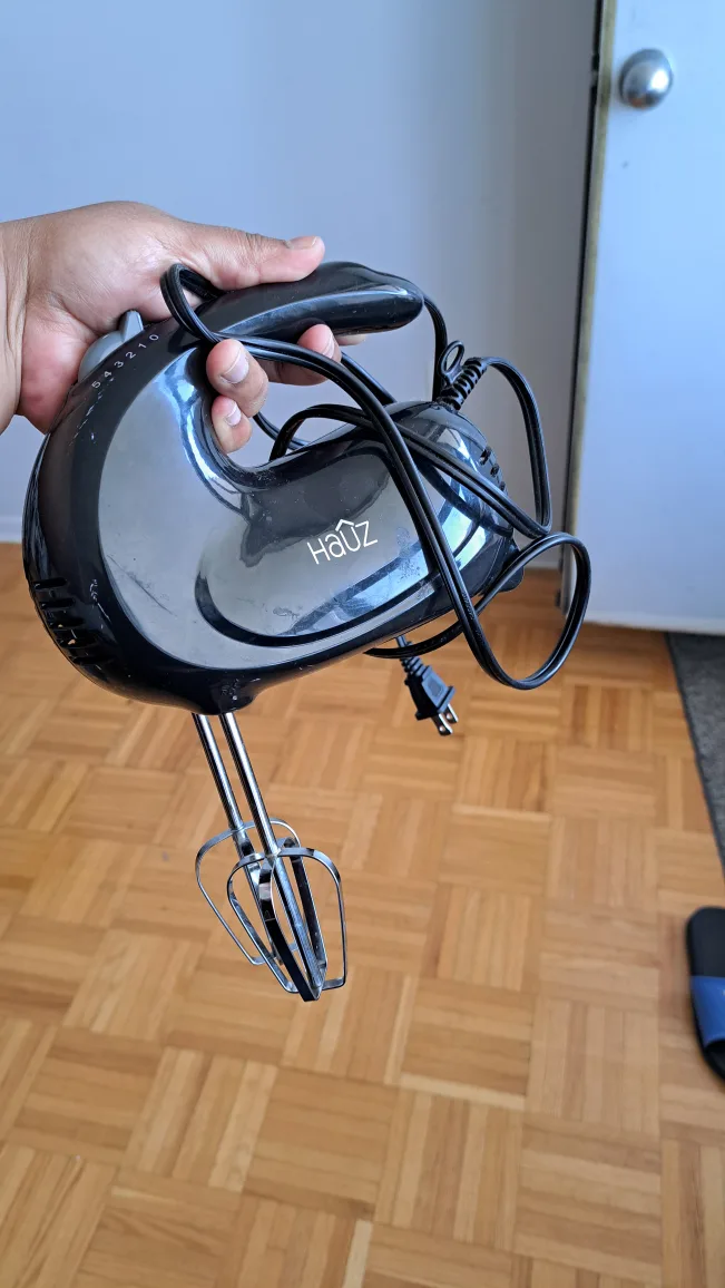 Electric hand mixer thumbnail