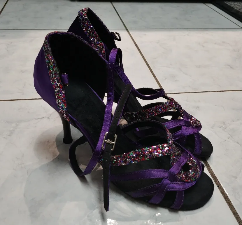 Dance Shoes (size 6) image indicator(3)