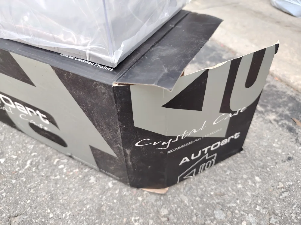 AUTOart Crystal Case for 1:18 Models image indicator(2)