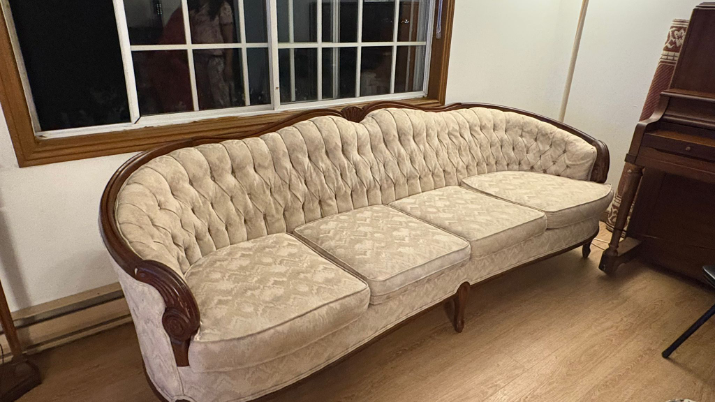 Vintage Cream Sofa - photo 3