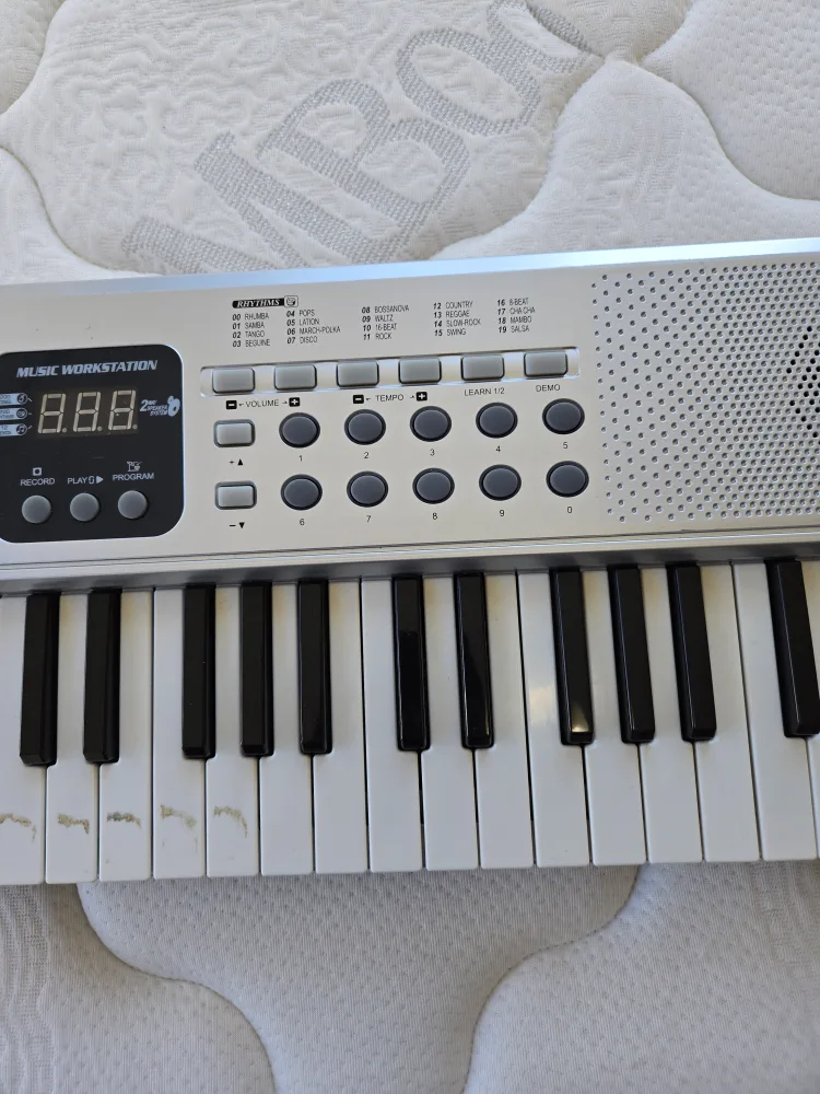 Battery Powered Keyboard image indicator(4)