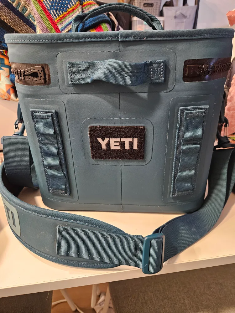 Yeti Hopper Flip 12 Cooler - Like New! image indicator(5)