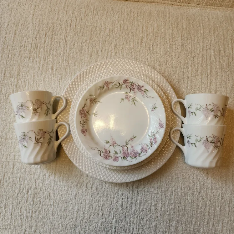 Vintage Lilac Floral Dinnerware Set - Corelle thumbnail