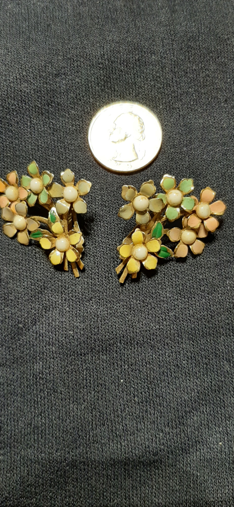 Vintage Floral Bouquet Clip-on Earrings - photo 5